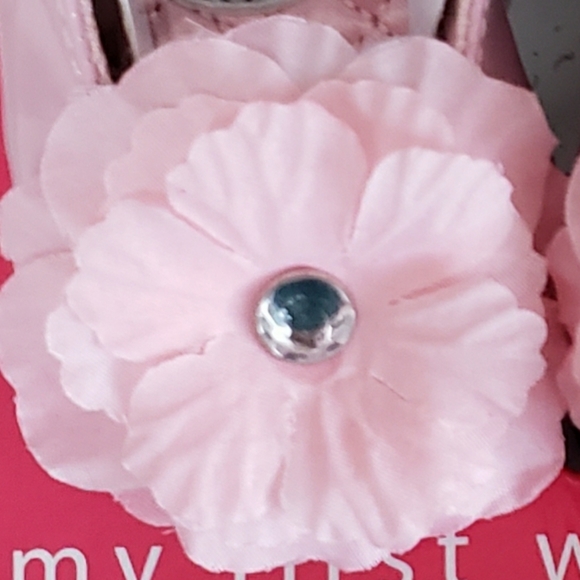 Infant Girl's Stuart Weitzman "Baby Bud" Crib Shoe - Picture 3 of 5